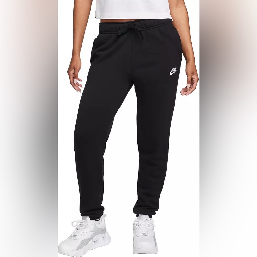 Black Nike Sportswear Club Fleece Mid-Rise Joggers
